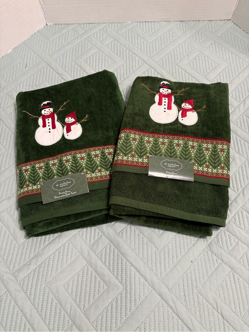 St Nicholas Square Frosty Pines Bath Towel 24x48 Dark Green Snowman NWT Set of 2